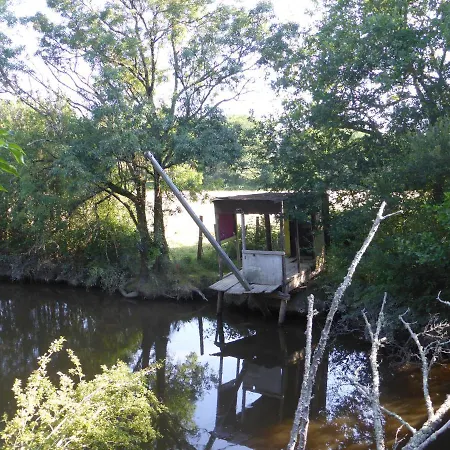 Au Fil De L Eau Bed and breakfast